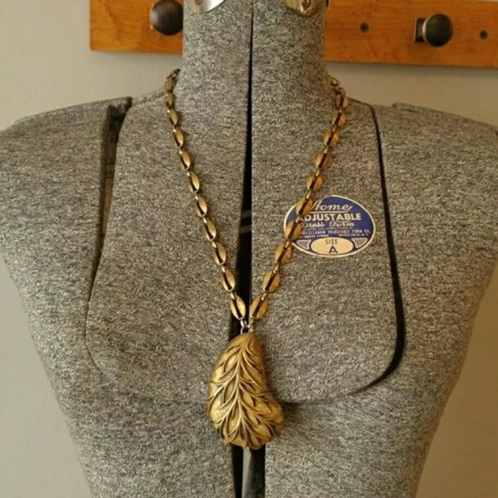 Vintage Tortolani necklace chunky gold high end